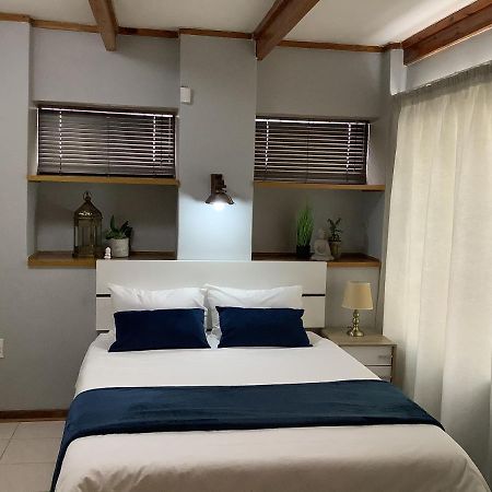 Impala Suite -Entire Unit- 2 Bedroom With 1 Ensuite Bathroom レディスミス エクステリア 写真