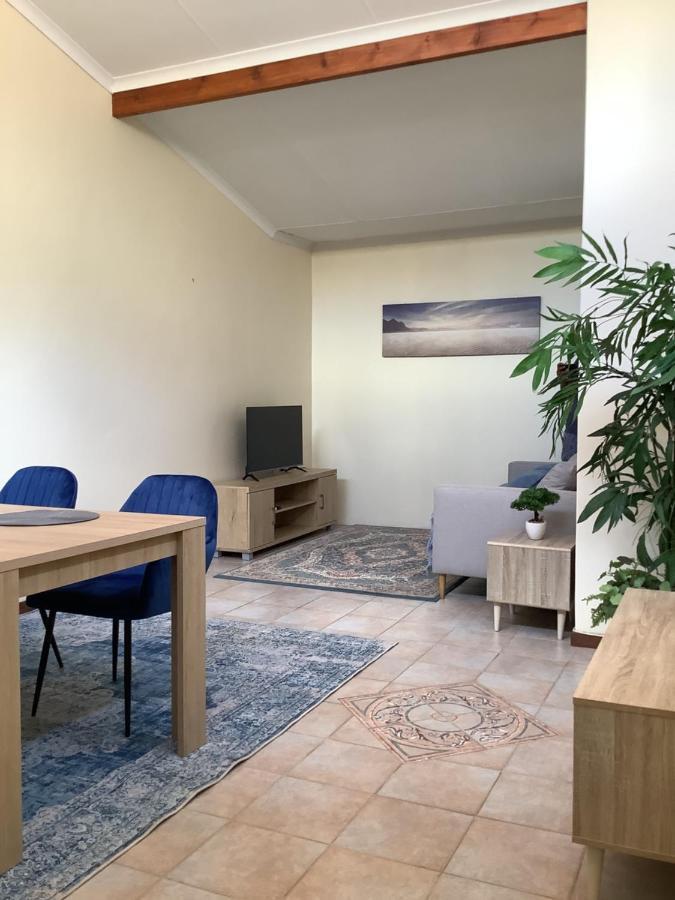 Impala Suite -Entire Unit- 2 Bedroom With 1 Ensuite Bathroom レディスミス エクステリア 写真