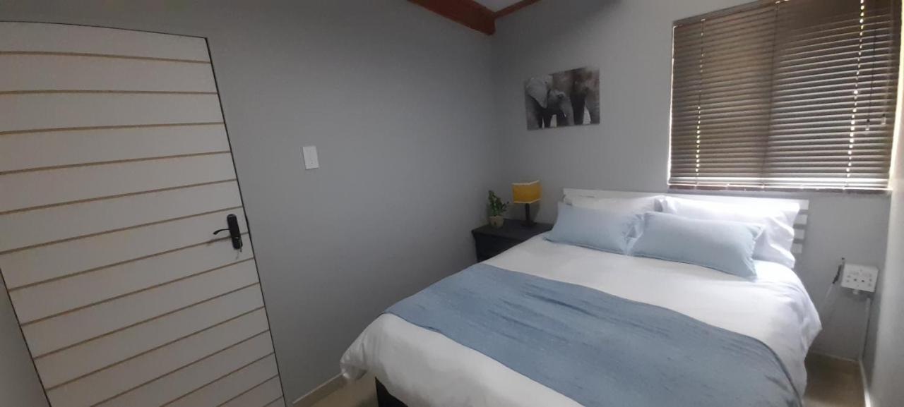 Impala Suite -Entire Unit- 2 Bedroom With 1 Ensuite Bathroom レディスミス エクステリア 写真